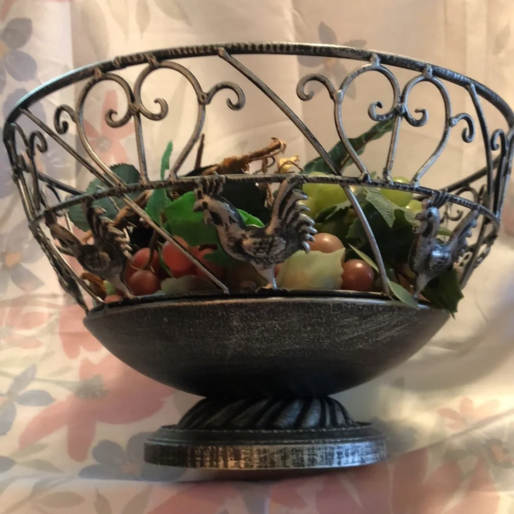 Vintage Boho Rooster Black/Silver Metal Fruit/Egg/Vegetable Bowl/Basket 7”x12”